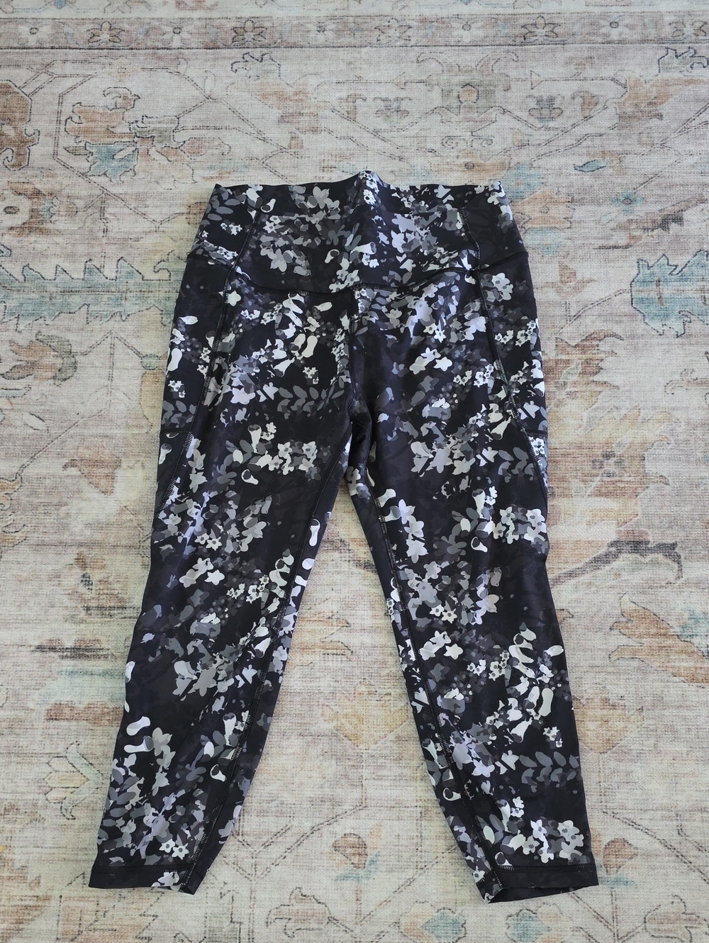 GAP Black and Gray Floral-Print High-Rise Leggings